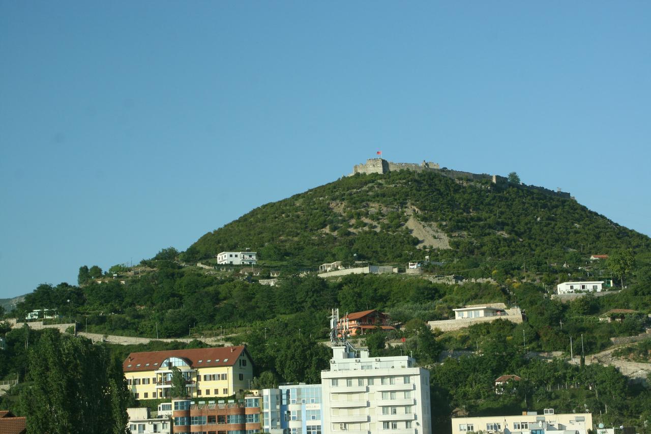 Hotel Siklad Lezhë Esterno foto