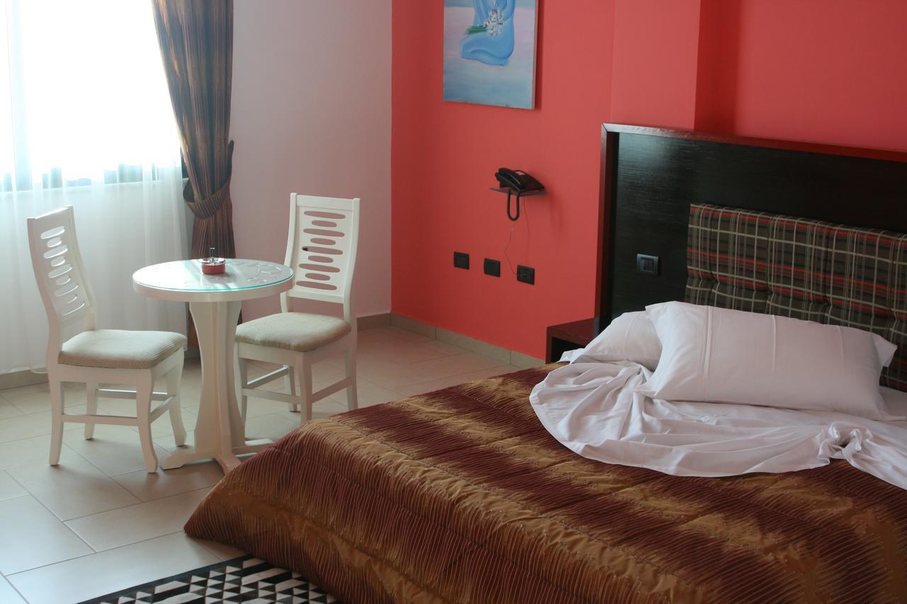 Hotel Siklad Lezhë Esterno foto