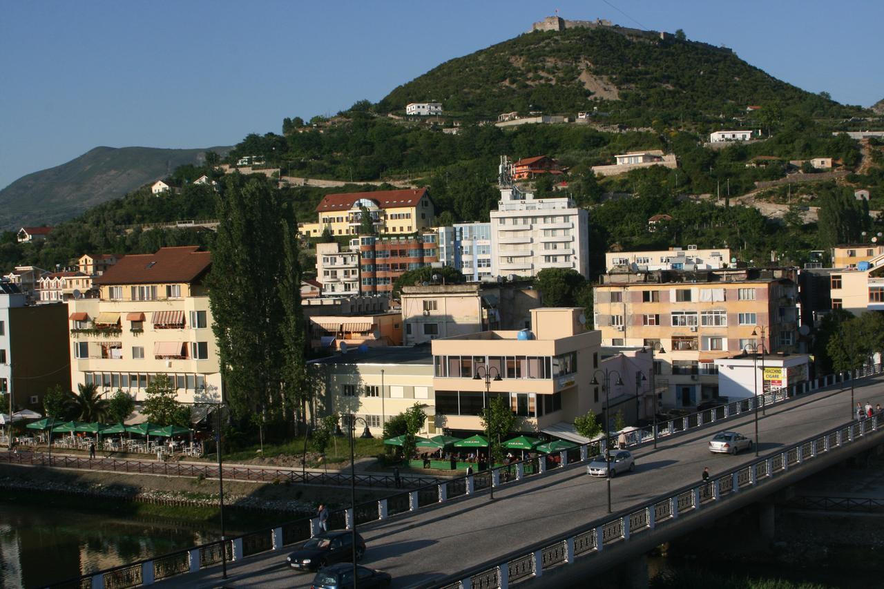 Hotel Siklad Lezhë Esterno foto