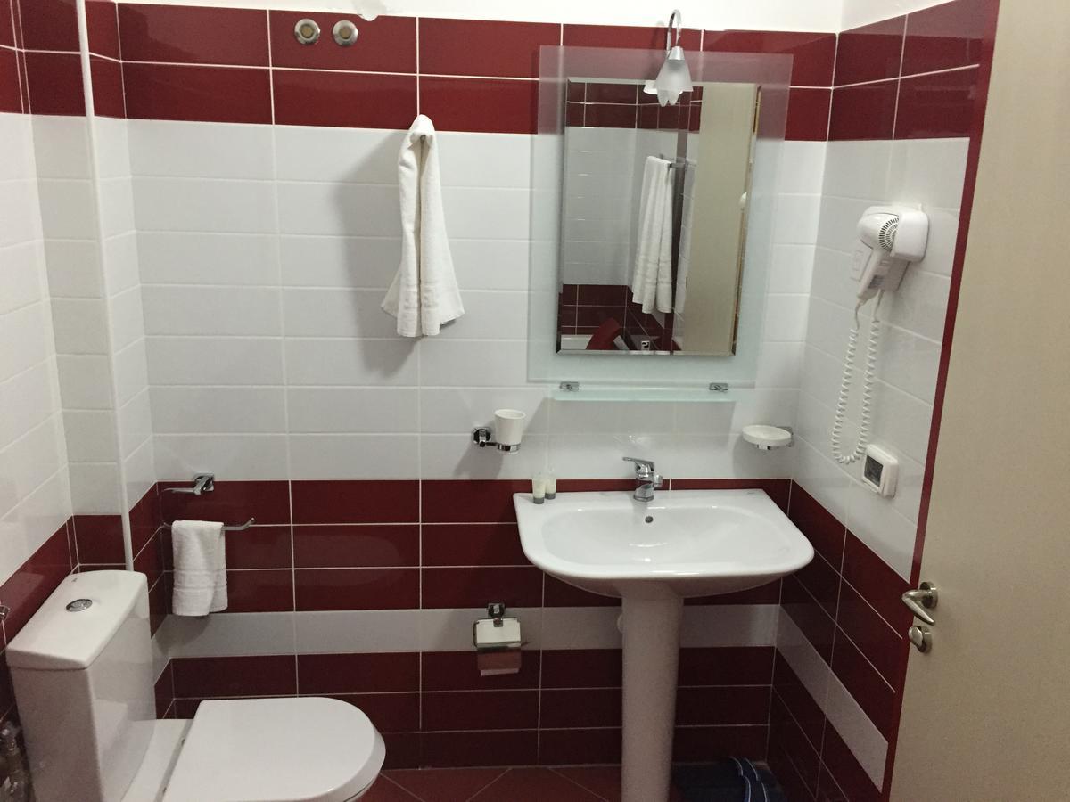 Hotel Siklad Lezhë Esterno foto
